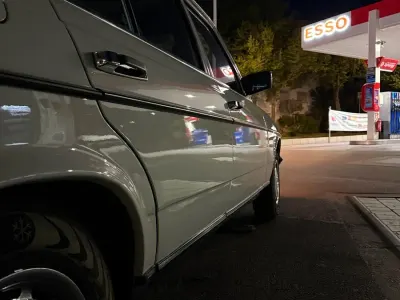 Gebraucht Mercedes 200 109 PS (80 kW) 1981 Weiß Limousine