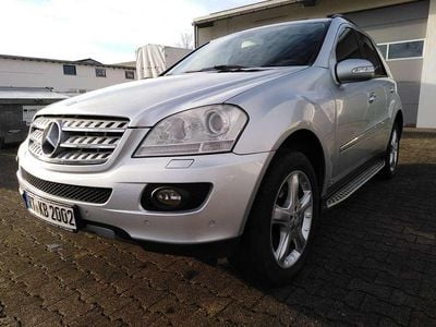 Iridiumsilber metalliclack Gebraucht 2008 Mercedes ML320 SUV | 8.500 €