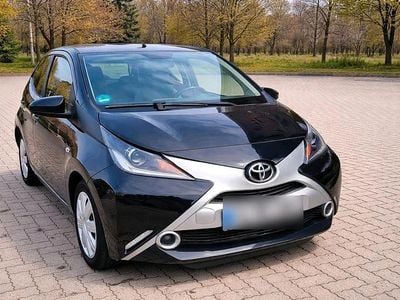 Gebraucht Toyota Aygo 69 PS (50 kW) 2018 Schwarz Kleinwagen