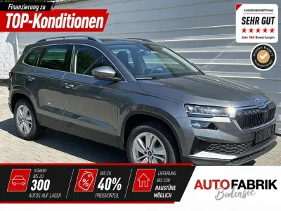 Neu Skoda Karoq 150 PS (110 kW) 2026 Black magic perleffekt SUV