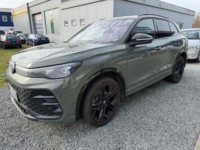 Usata VW Tiguan R-line 193 CV (141 kW) 2024 Verde SUV