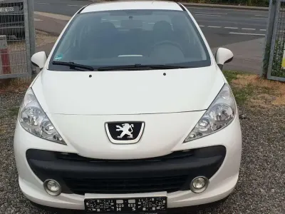 Gebraucht Peugeot 207 Urban Move 73 PS (53 kW) 2009 Weiß Kleinwagen