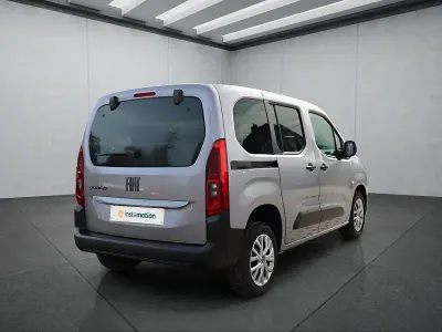 Neu Fiat Doblò 131 PS (96 kW) 2026 Grau Van / Kleinbus