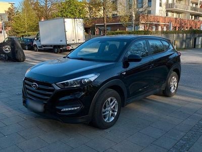 Second-hand Hyundai Tucson 116 CP (85 kW) 2017 Negru SUV