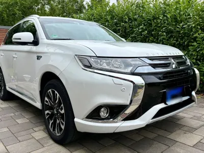Gebraucht Mitsubishi Outlander P-HEV 203 PS (149 kW) 2017 Weiß SUV