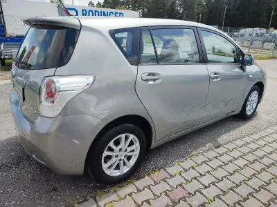 Gebraucht Toyota Verso Edition 147 PS (108 kW) 2011 Grau Van / Kleinbus