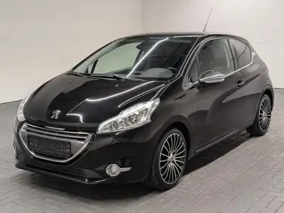Gebraucht Peugeot 208 Allure 120 PS (88 kW) 2013 Perlschwarzmet. Kleinwagen
