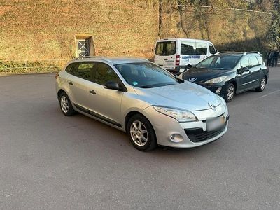 Gebraucht Renault Mégane GrandTour 110 PS (80 kW) 2011 Silber Kombi