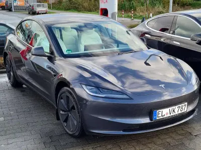 Begagnad Tesla Model 3 RWD 208 kW (283 HK) 2023 Grå Sedan