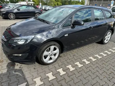 Gebraucht Opel Astra Edition 120 PS (88 kW) 2015 Schwarz Kombi