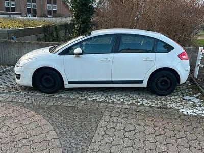 Weiß Gebraucht 2010 Citroën C4 Limousine | 2.200 €