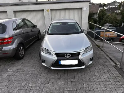 Gebraucht Lexus CT200h 136 PS (100 kW) 2015 Grau Limousine