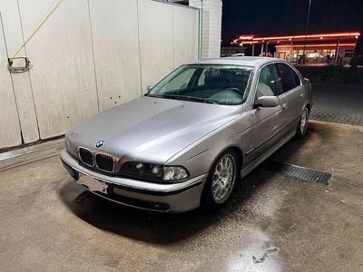 BMW 523