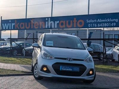 Gebraucht Hyundai i10 Classic 67 PS (49 kW) 2016 Sleek silver / met (metallic) Kleinwagen