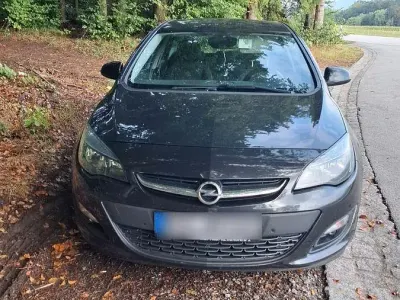 Gebraucht Opel Astra Exklusiv 136 PS (100 kW) 2015 Schwarz Limousine