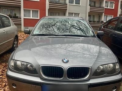 Second-hand BMW 318 143 CP (105 kW) 2003 Gri Hatchback