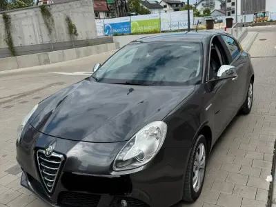 Gebraucht Alfa Romeo Giulietta 140 PS (102 kW) 2011 Grau Kleinwagen