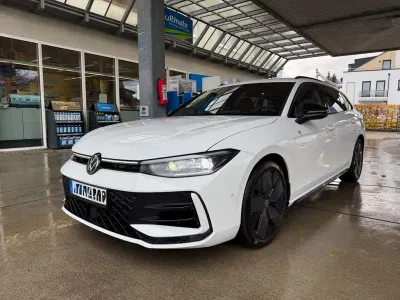 Gebraucht VW Passat R-line 265 PS (194 kW) 2025 Weiß Kombi