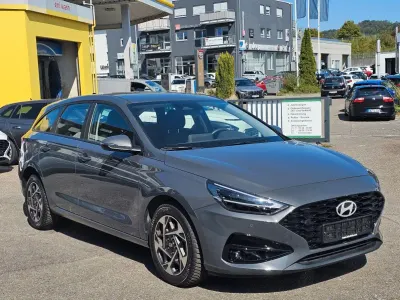 Gebraucht Hyundai i30 101 PS (74 kW) 2024 Grau Kombi