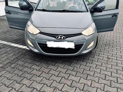 Grau Gebraucht 2014 Hyundai i20 Kleinwagen | 8.500 €