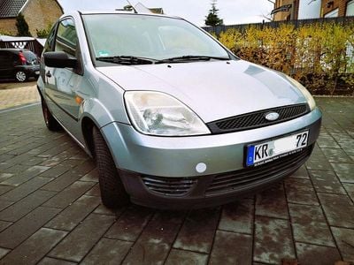 Silber Gebraucht 2004 Ford Fiesta Limousine | 1.399 € (Fairer Preis)