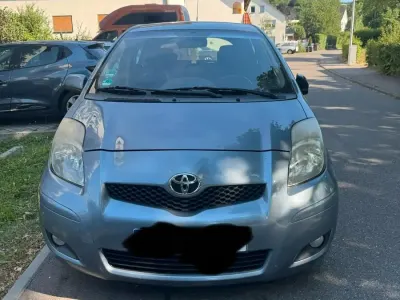Gebraucht Toyota Yaris 99 PS (72 kW) 2011 Blau Kleinwagen