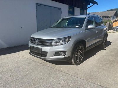 Silber Gebraucht 2013 VW Tiguan Sportline SUV | 15.300 € (Etwas zu teuer)