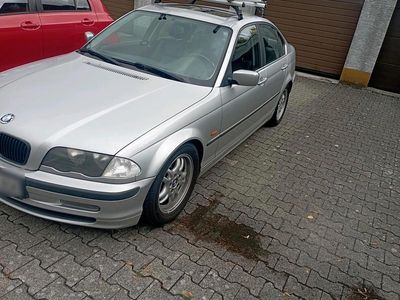 BMW 323