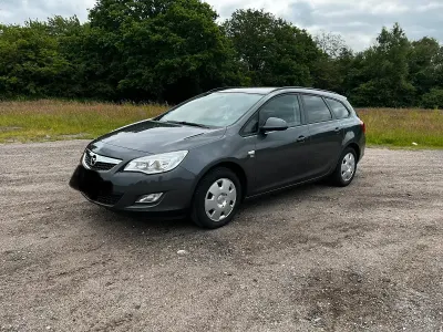 Gebraucht Opel Astra 101 PS (74 kW) 2012 Grau Kombi