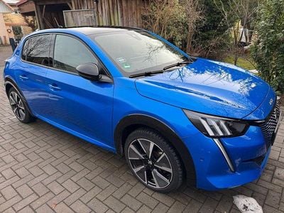 Blau Gebraucht 2020 Peugeot e-208 GT Kleinwagen | 16.990 € (Fairer Preis)