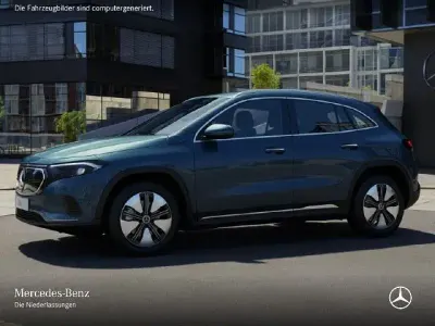 Gebraucht Mercedes EQA250 Electric Art 139 kW (190 PS) 2022 Blau SUV