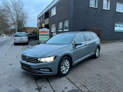 Gebraucht VW Passat Business 122 PS (89 kW) 2022 Mondsteingrau Kombi