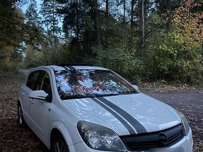 Gebraucht Opel Astra Sport 100 PS (73 kW) 2008 Weiß Limousine