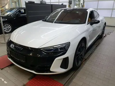 Second-hand Audi e-tron GT quattro Sport 439 kW (598 CP) 2022 Alb Berlinǎ