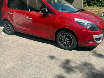 Gebraucht Renault Scenic E-Tech Bose Edition 130 PS (95 kW) 2012 Rot Kleinwagen