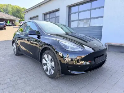 Gebraucht Tesla Model Y Standard Range 216 kW (295 PS) 2024 Schwarz SUV