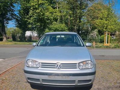 Usata VW Golf IV 101 CV (74 kW) 2000 Argento Utilitaria