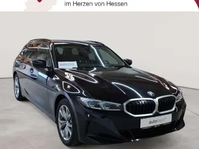 Gebraucht BMW 320 Sport Line 190 PS (139 kW) 2023 Saphirschwarz metallic Kombi