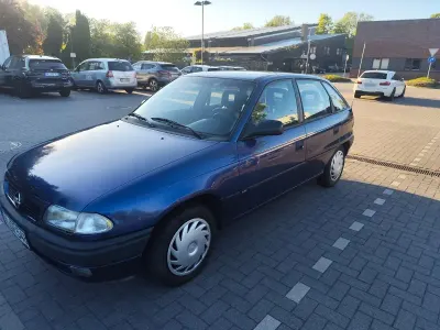 Gebraucht Opel Astra 71 PS (52 kW) 1995 Blau Limousine