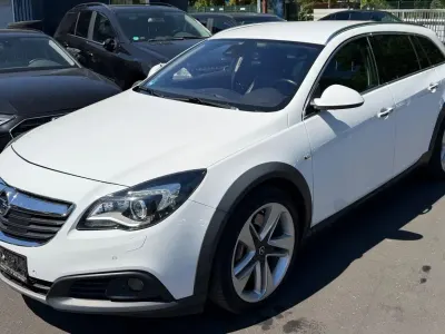 Gebraucht Opel Insignia Country Tourer 170 PS (125 kW) 2016 Weiß Limousine