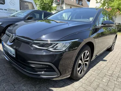 Gebraucht VW Golf VIII Active 131 PS (96 kW) 2023 Schwarz Kleinwagen