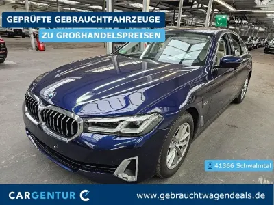 Gebraucht BMW 545e Luxury Line 394 PS (289 kW) 2021 Blau Limousine