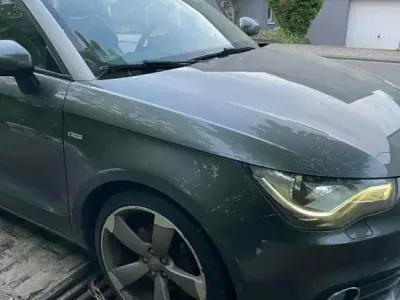 Gebraucht Audi A1 105 PS (77 kW) 2011 Grau Kleinwagen