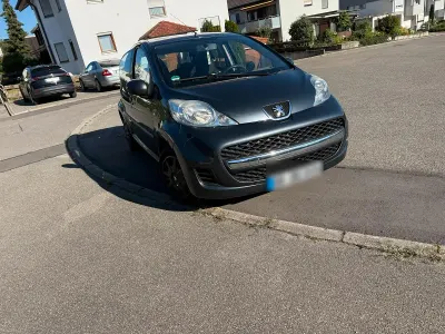 Gebraucht Peugeot 107 68 PS (50 kW) 2008 Silber Kleinwagen