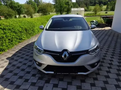 Gebraucht Renault Mégane III Experience 101 PS (74 kW) 2016 Platingrau Kleinwagen