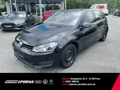 Second-hand VW Golf VII Trendline 110 CP (80 kW) 2015 Negru Berlinǎ
