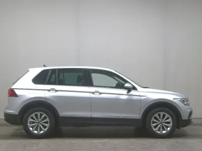Gebraucht VW Tiguan 150 PS (110 kW) 2023 Silber SUV