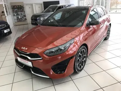 Używany Kia Ceed GT GT-Line 140 KM (102 kW) 2025 Pomarańczowy Sedan/Limuzyna