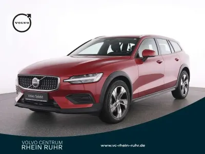 Gebraucht Volvo V60 CC Plus 197 PS (144 kW) 2024 Rot fusion red / metallic Kombi