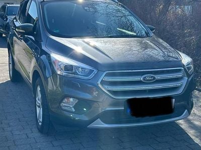 Usado Ford Kuga 179 HP (131 kW) 2017 Cinzento SUV